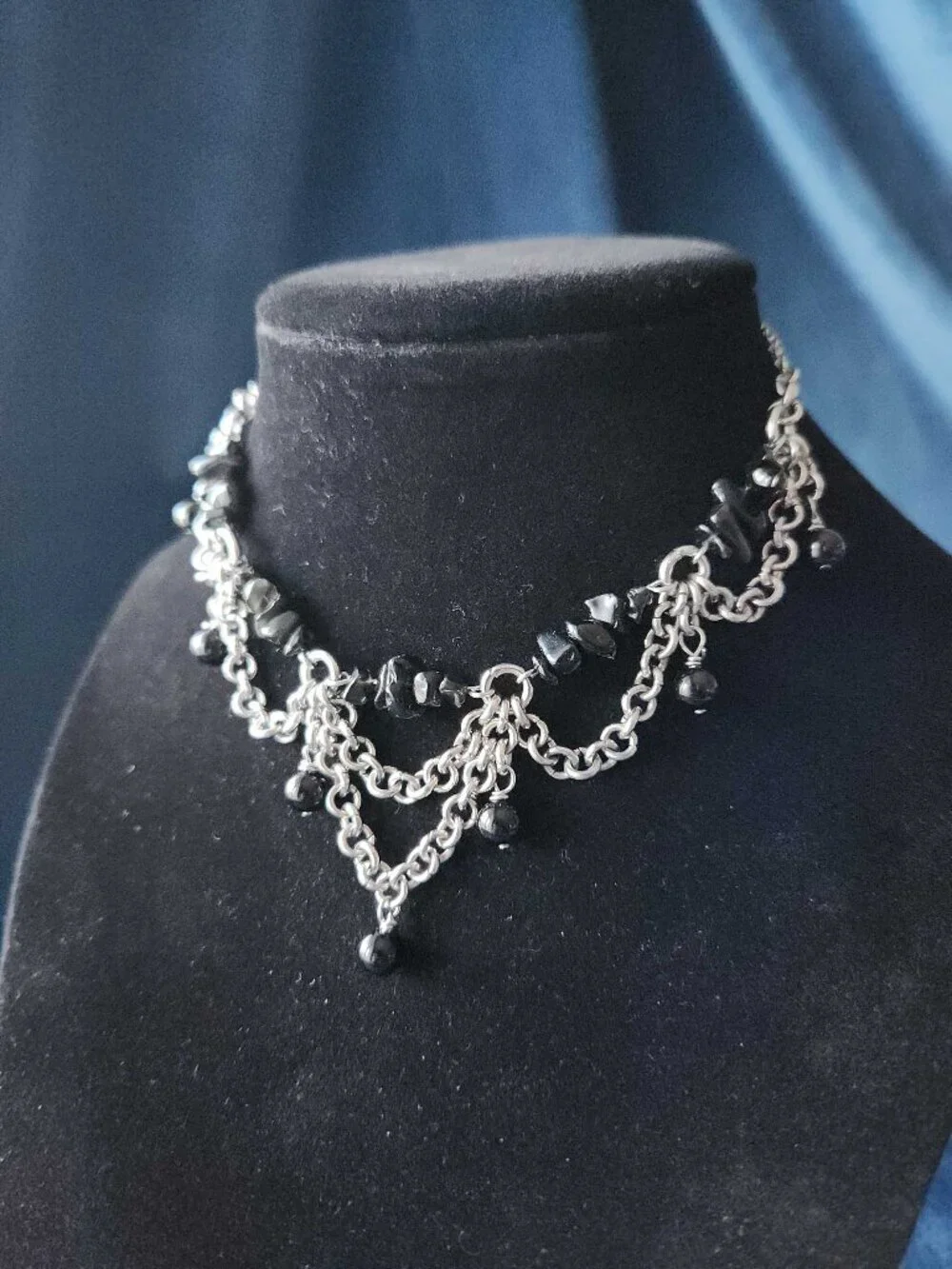 Gothic silver chandelier necklace with black obsidians - Picture 8 of 9